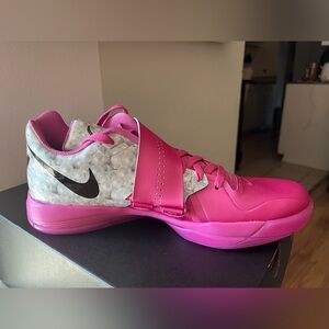 Brand new Nike KD sneaker MENS